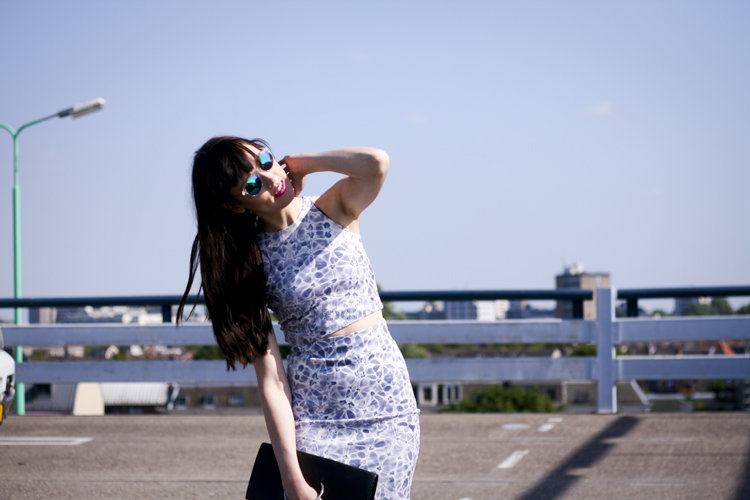 aka-clothing-set-crop-top-pencil-skirt-mirrored-sunglasses-platform-sandals-3