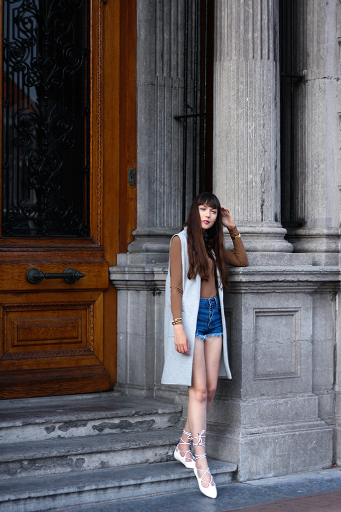 casual-chic-fashion-blogger-outfit-turtleneck-in-summer-lace-up-flats-1