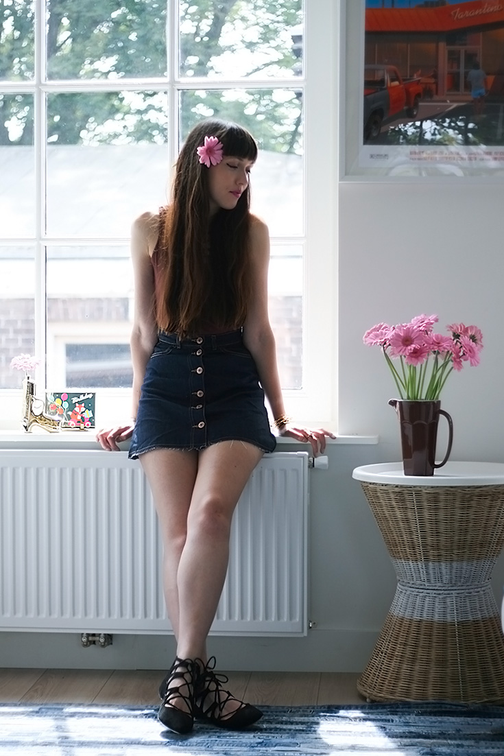 fashion-blogger-birthday-photoshoot-lace-up-body-button-down-skirt-girly-4