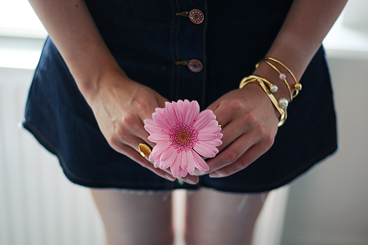fashion-blogger-birthday-photoshoot-lace-up-body-button-down-skirt-girly-5