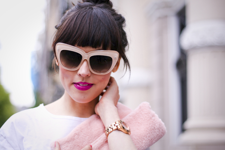floral-skirt-oasap-ruffled-crop-top-oasap-fluffy-pink-clutch-white-heels-zerouv-sunglasses-2