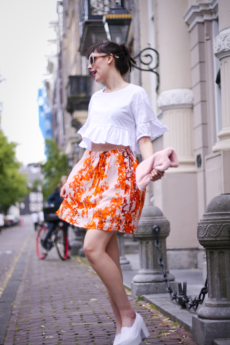 floral-skirt-oasap-ruffled-crop-top-oasap-fluffy-pink-clutch-white-heels-zerouv-sunglasses-6