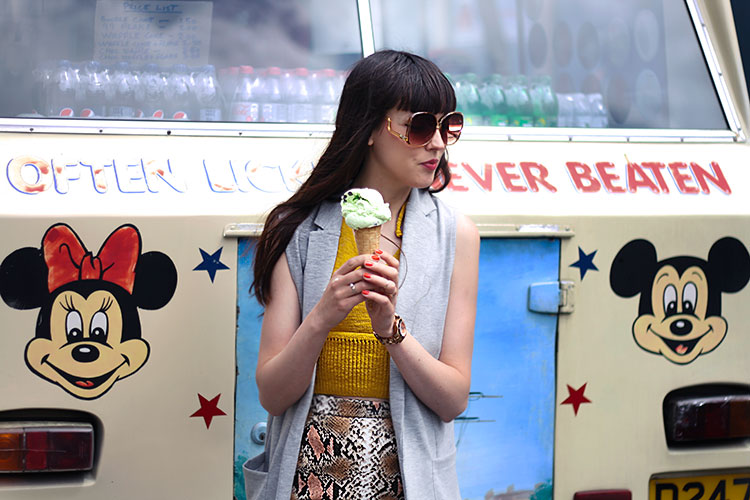 river-island-70s-style-outfit-icecream-truck-editorial-photoshoot-4