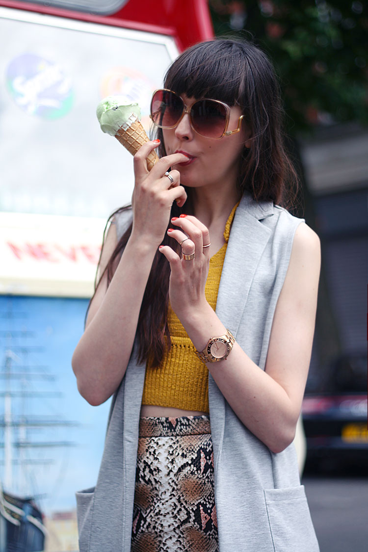 river-island-70s-style-outfit-icecream-truck-editorial-photoshoot-6
