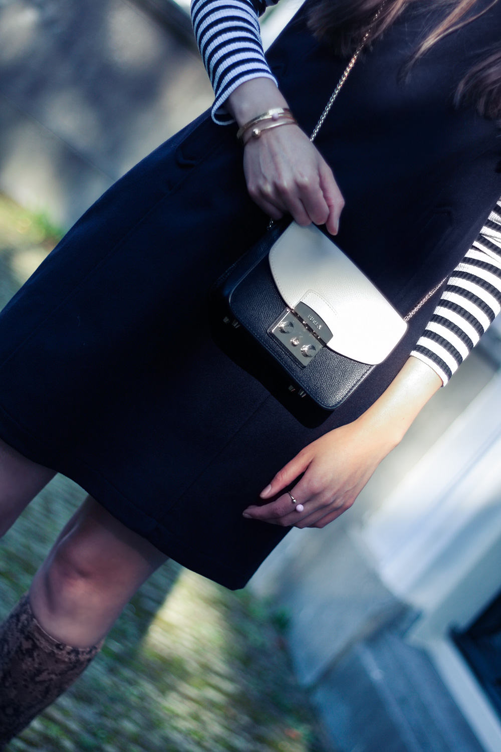 sixties-fashion-armor-lux-pinafore-dress-lipsy-striped-turleneck-fashion-blogger-outfit-1