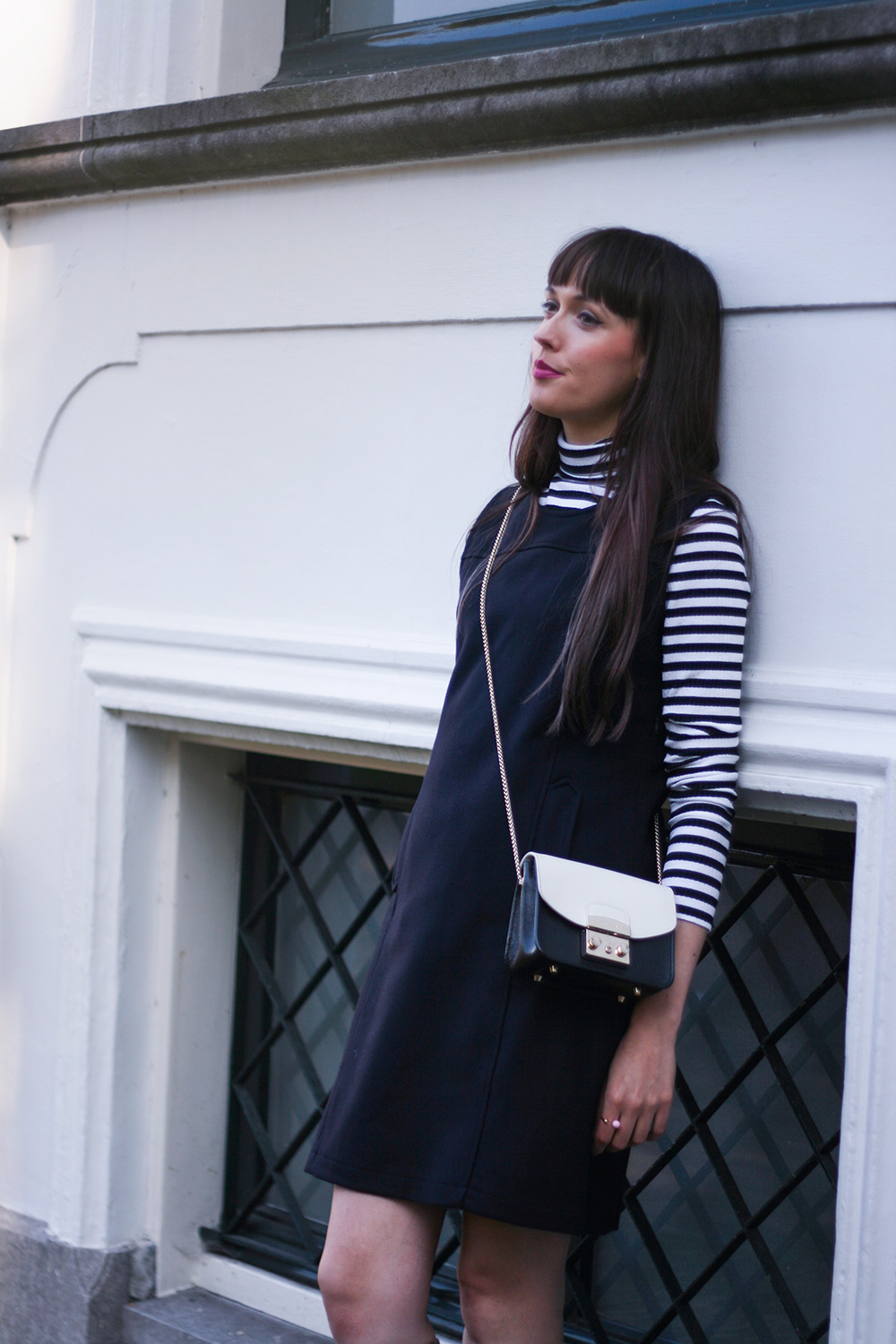 sixties-fashion-armor-lux-pinafore-dress-lipsy-striped-turleneck-fashion-blogger-outfit-4
