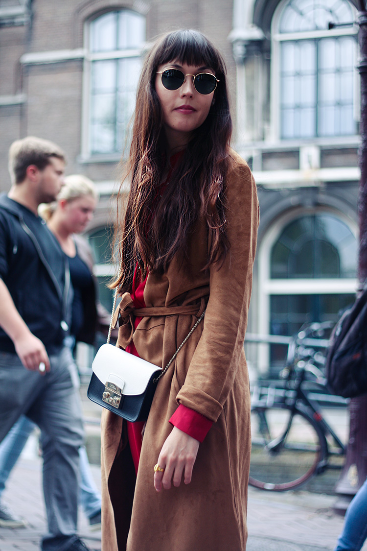 suede-trenchcoat-vila-lace-up-dress-rayban-rounded-sunglasses-stan-smith-adidas-fashion-blogger-4