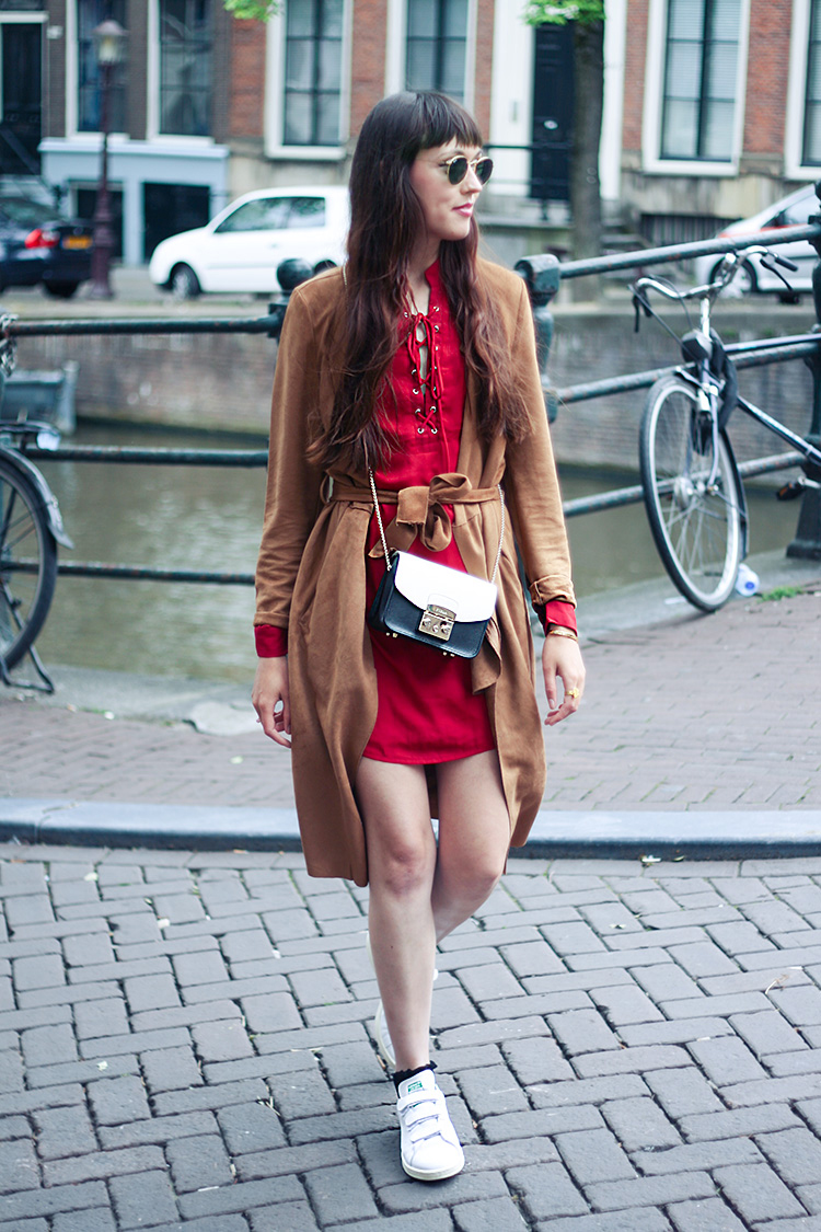 suede-trenchcoat-vila-lace-up-dress-rayban-rounded-sunglasses-stan-smith-adidas-fashion-blogger-7
